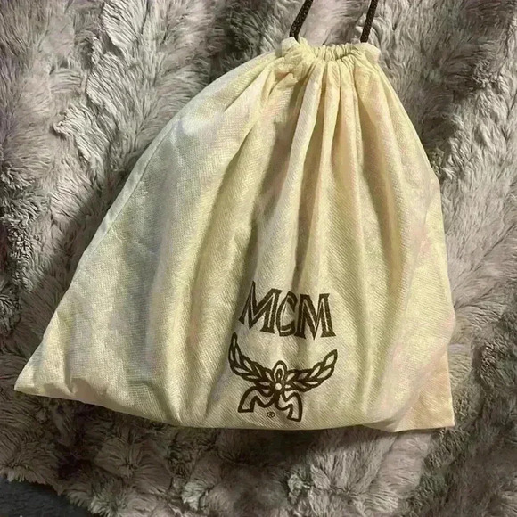 MCM Bucket Bag w/ dust bag 💥Host Pick💥 - Picture 14 of 16